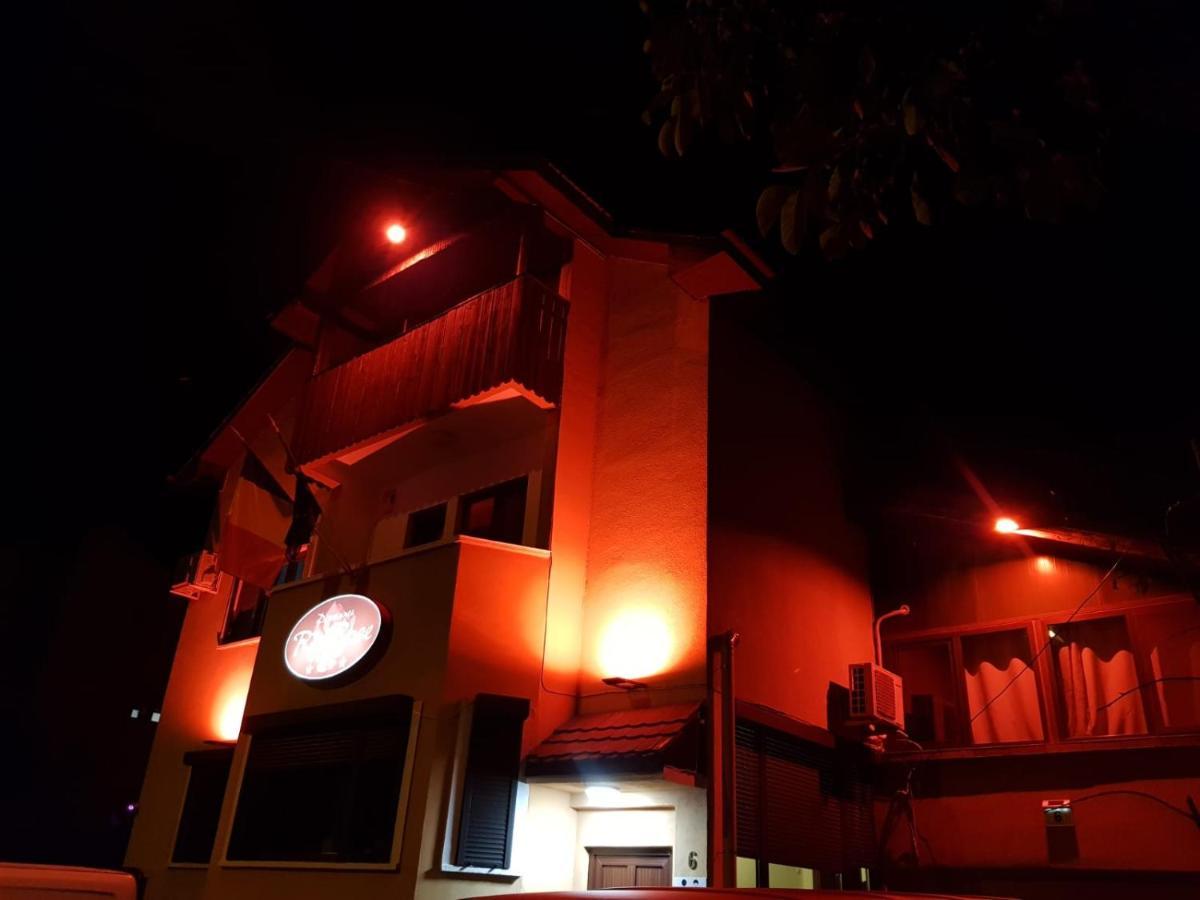 Pensiunea Red Rose Apartments Temeşvar Dış mekan fotoğraf