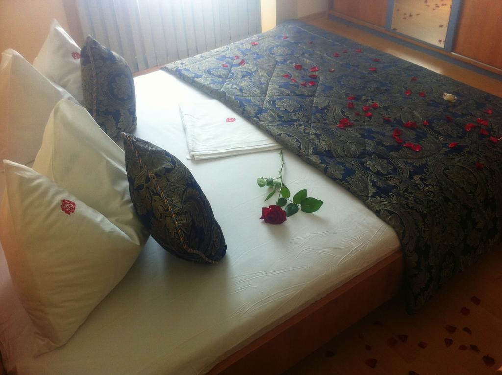 Pensiunea Red Rose Apartments Temeşvar Dış mekan fotoğraf